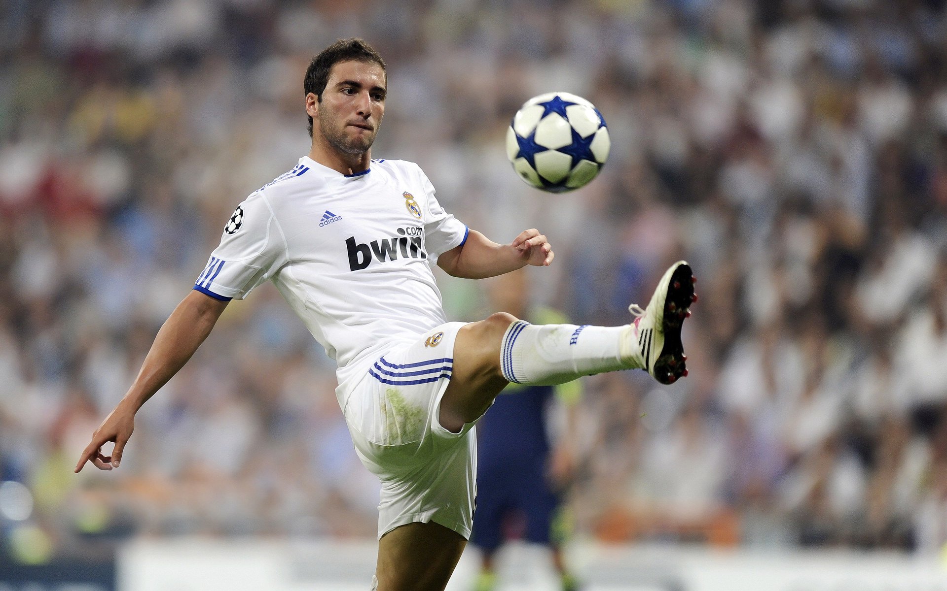 武汉瑜伽节吸引众多瑜伽爱好者参与，武汉瑜伽馆口碑排名