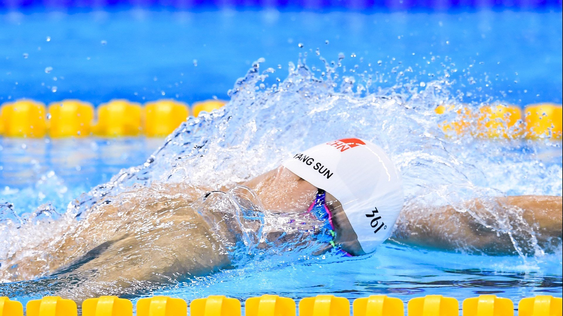 开云官方-车迷纪实：F1现场的狂热狂欢，f1赛车迷